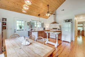 Cottage (2 Bedrooms) | Front of property