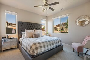 7 bedrooms, desk, iron/ironing board, travel crib - Great Escape #63: Private Hot Tub, Paradise Village Waterpark + Pools, Home Thea (Santa Clara)