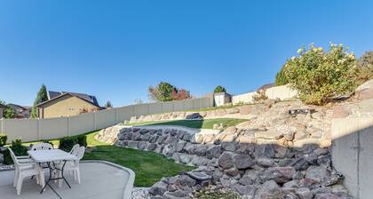Hike, Golf & Ski: Family Home in South Jordan