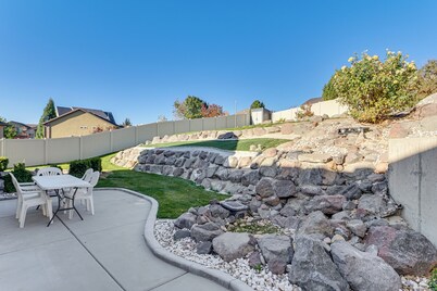 Hike, Golf & Ski: Family Home in South Jordan
