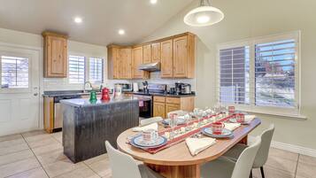 House (4 Bedrooms) | Interior