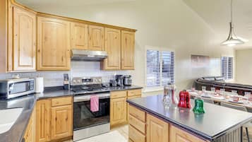 House (4 Bedrooms) | Interior