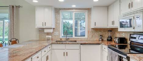 House (3 Bedrooms) | Interior