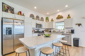 House (3 Bedrooms) | Interior - Furnished Lanai & Golf Cart: the Villages Home! (Wildwood)