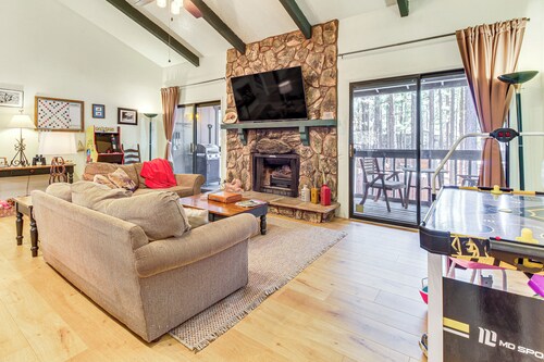 Hike & Golf: Family Home w/ Balcony in Pinetop!