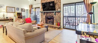 Hike & Golf: Family Home w/ Balcony in Pinetop!