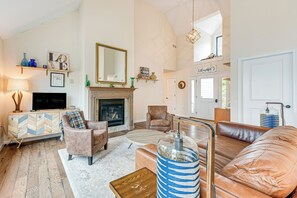 House (3 Bedrooms) | Interior - Lakefront Long Pond Home w/ Wraparound Deck! (Long Pond)