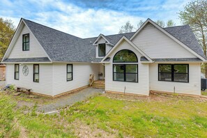 House (3 Bedrooms) | Interior - Lakefront Long Pond Home w/ Wraparound Deck! (Long Pond)