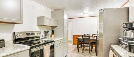 House (3 Bedrooms) | Interior