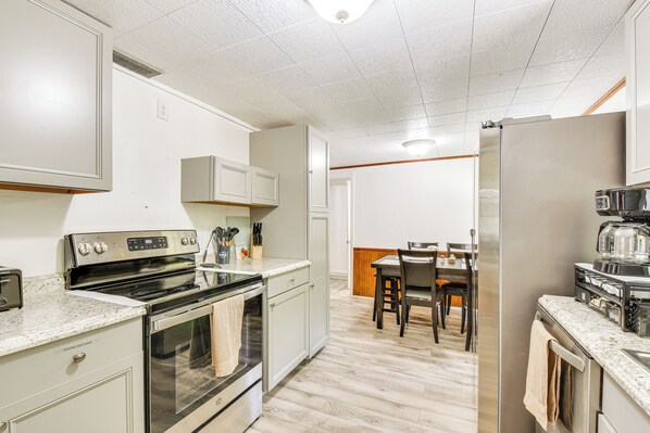 Interior - Seneca Vacation Rental w/ Grill Near Lake Hartwell (Seneca)