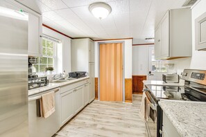 Interior - Seneca Vacation Rental w/ Grill Near Lake Hartwell (Seneca)