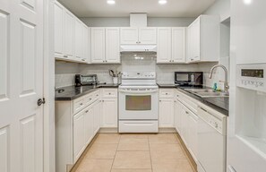 House (3 Bedrooms) | Interior - 13 Mi to Hudson Beach: Family Escape w/ Lanai (Spring Hill)