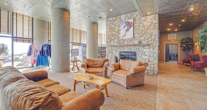 Overlooking Ski Slopes: Sugar Mountain Condo!