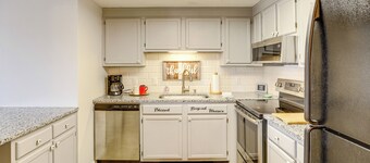 Overlooking Ski Slopes: Sugar Mountain Condo!