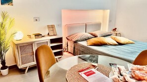 1 soverom, safe på rommet, skrivebord og lydisolert