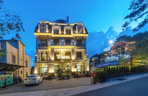 Fachada de la propiedad