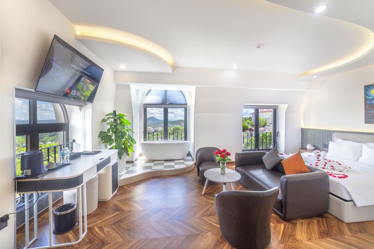 Premier Double Room, Bathtub | Free WiFi