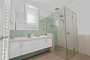 Shower, towels