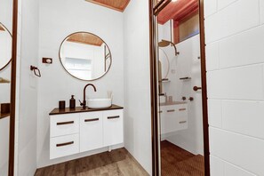 Shower, towels