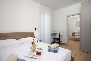 4 Schlafzimmer, Bügeleisen/Bügelbrett, WLAN, Bettwäsche