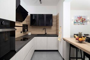 Frigorifero, microonde, forno, lavastoviglie