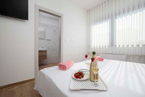 4 camere, ferro/asse da stiro, Wi-Fi, lenzuola