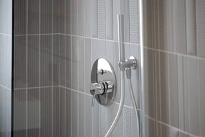 Shower, hair dryer, bidet, towels - 1 bedroom apartment in milan (Milano)