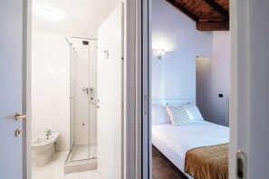 Apartment | 1 bedroom, premium bedding, down comforters, iron/ironing board