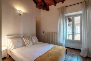 Apartment | 1 bedroom, premium bedding, down comforters, iron/ironing board