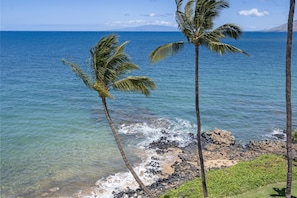 Beach - Kamaole Nalu, #504^ 2 Bedroom Condo by RedAwning (Kihei)