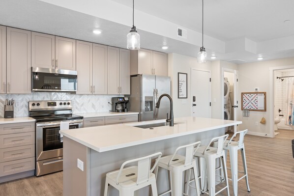 Condo, 2 Bedrooms | Private kitchen