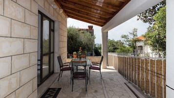 Departamento (Two-Bedroom Apartment with Terrace(pr) | Terraza o patio
