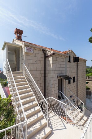 アパートメント (Two-Bedroom Apartment with Balcony an) | 外観