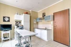 Refrigerador, lavavajillas, cafetera/tetera, tostadora