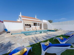 Pool - Villa near Luz Beach with Private Pool (Montinhos da Luz)