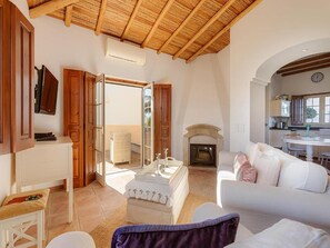 Télévision, cheminée