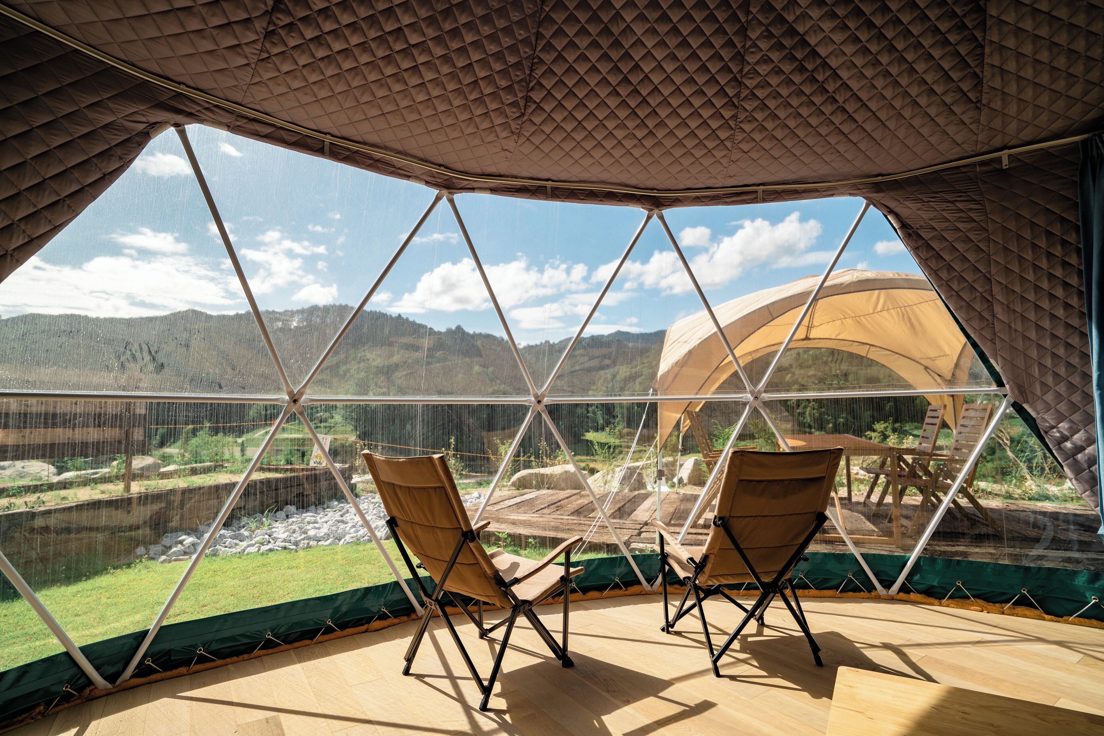 Free minibar, desk, bed sheets