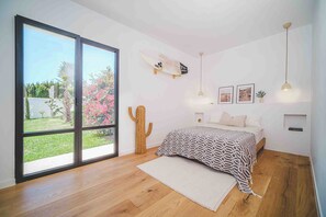 5 habitaciones, escritorio, tabla de planchar con plancha y wifi 