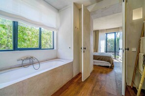 5 habitaciones, escritorio, tabla de planchar con plancha y wifi 