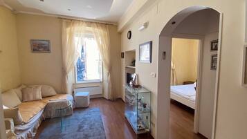 Apartment (Apartment Tomasović Old Town - One-B) | Living room | 32-inch flat-screen TV with cable channels