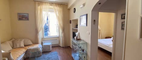 Lägenhet (Apartment Tomasović Old Town - One-B) | Vardagsrum | 32-tums platt-tv med kabelkanaler
