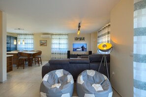 TV, video games - Brand new apartment Excellence with 3 bedrooms and 3 bathrooms (Pula)