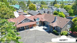 Exterior - Captain and Crew at Seaside Beach (Seaside)