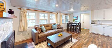 Televisión y chimenea