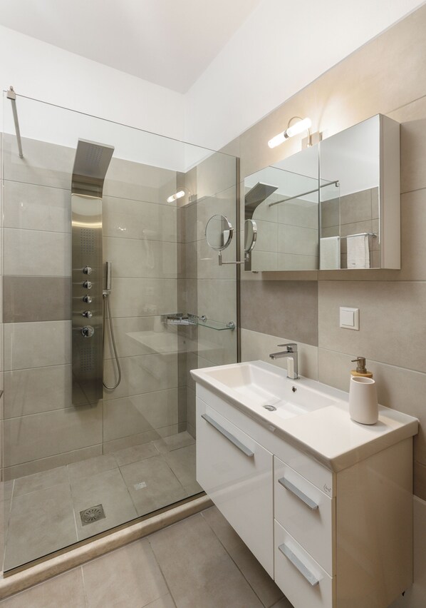 Bathroom - 2 Bedroom Villa in Mediterranean View Villas in Makri gialos (Makry Gialos)
