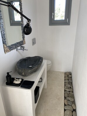 Shower, towels - The Hedonist Square (Paros)