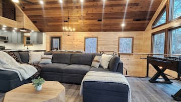 Cabaña básica, 4 habitaciones, vistas a la montaña | Zona de estar