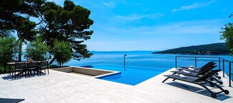 Seafront Villa Serenita