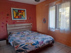 3 bedrooms, iron/ironing board, free WiFi, bed sheets