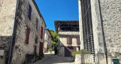 Maison à la Campagne Entre Bergerac et Villeneuve sur Lot piscine privée